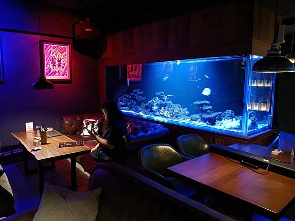 台北美食推-【AQUA Lounge酒吧】-串意美食/