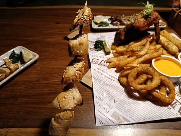 台北美食推-【AQUA Lounge酒吧】-串意美食/