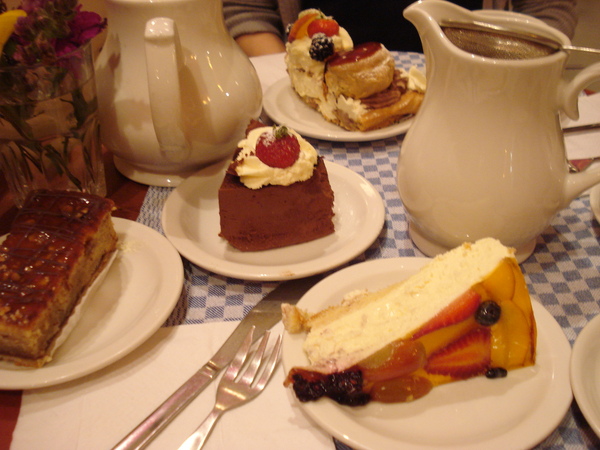 cakes & tea