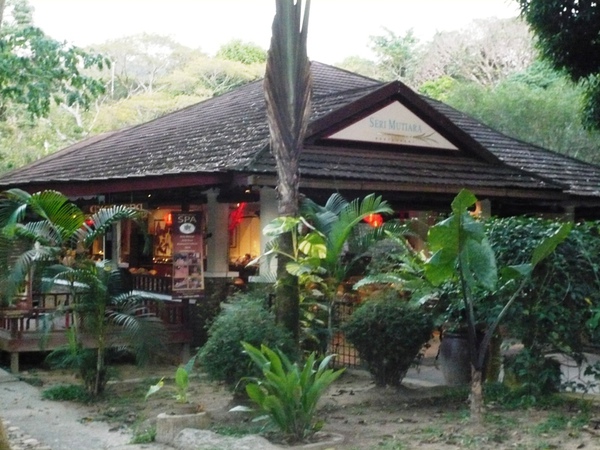 TNNP08 Resort.JPG