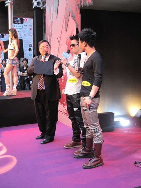 是的...我們是個新團體!!團名還在想!!