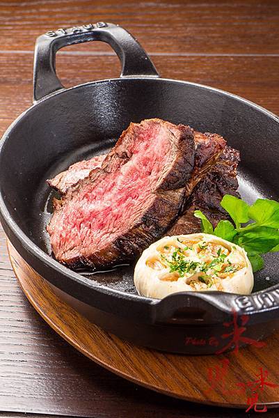 MEATGQ-1244.jpg MEATGQ-1244.jpg