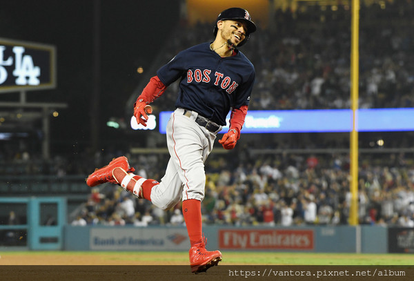 Mookie+Betts+World+Series+Boston+Red+Sox+v+LSSv7z98av3l.jpg