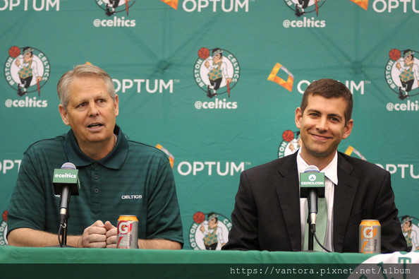 Danny+Ainge+Boston+Celtics+Introduce+Brad+ZTljCe1oKBKl.jpg