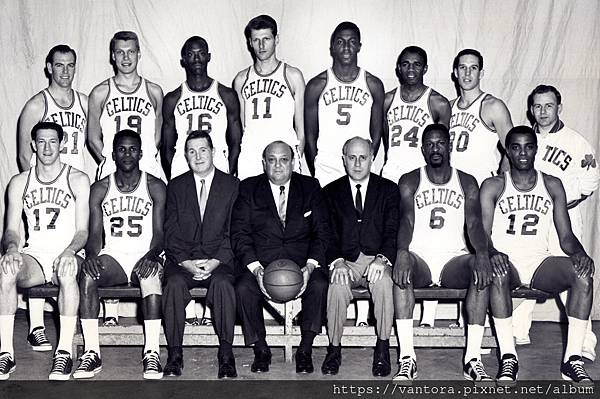 Naulls-Celtics-team-photo-1965.jpg