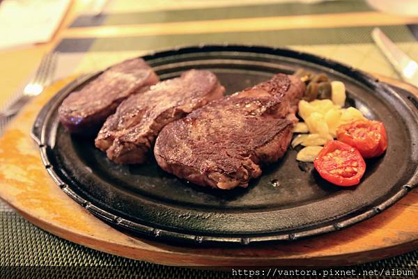 ＜花蓮美食＞肉肉餐桌－經過六年，我們還是選擇了紐西蘭菲力牛排