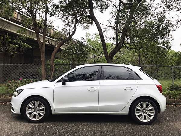 新車入庫 14年audi A1 中古阿鴻 國道87號 痞客邦