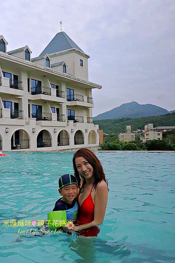 福隆福容飯店 新北親子海景度假飯店推薦x超美無邊際泳池 走路就到福隆海水浴場玩水 挖沙 看2019國際沙雕藝術季