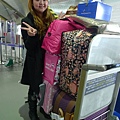 這是我和旅伴的行李  一整個大超重