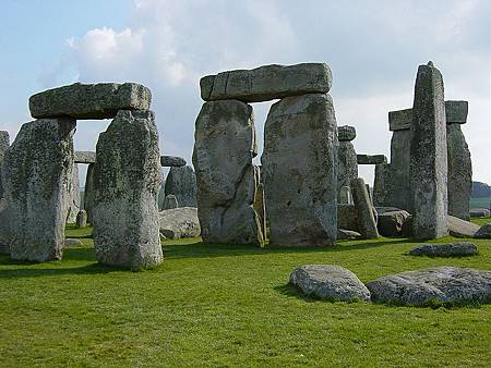 800px-Stonehenge_Closeup