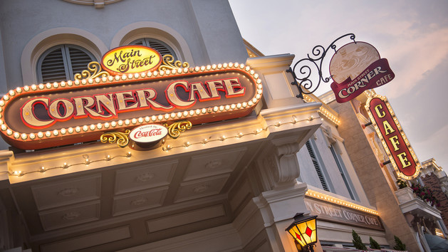 hkdl-main-street-corner-cafe-hero-00.jpg