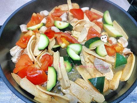 簡單烹調素食佳餚便是幸福🥰 蔬炒豆干餐❤️