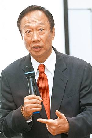 郭董年薪 不到200萬元 何不凡的部落格 痞客邦