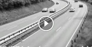 德國高速公路,UFO劫持大卡車,監控拍下全部過程.jpg 德國高速公路,UFO劫持大卡車,監控拍下全部過程.jpg