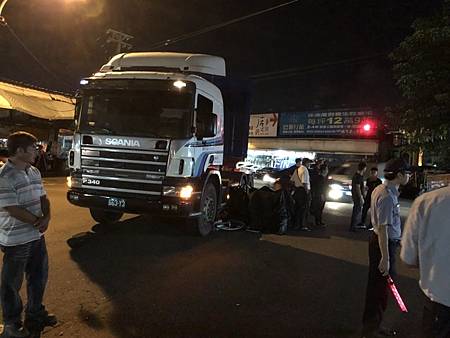 時速43公里貨車頭追撞測試_珍惜生命 遠離大車.jpg 時速43公里貨車頭追撞測試_珍惜生命 遠離大車.jpg