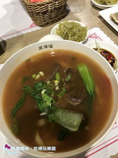 永吉路30巷~北芳園專業牛肉麵06(蕃茄王牛肉麵Lady$220).JPG