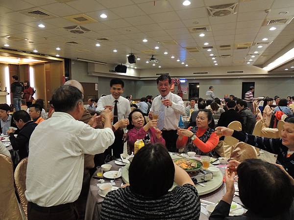 家長會尾牙餐敘大家酒量很好