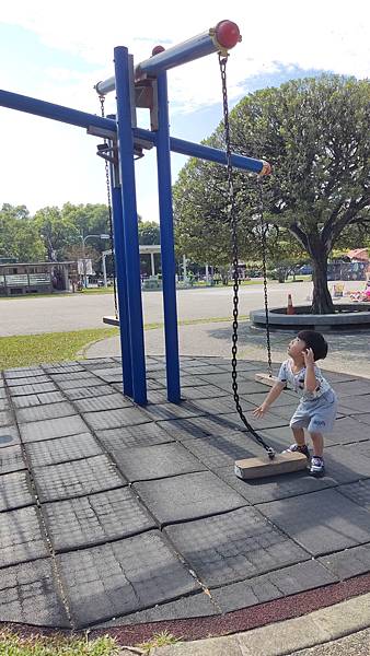 從1歲玩到12歲，高生活機能停車不用錢～中興新村兒童公園
