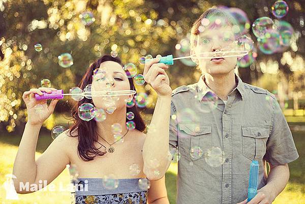 15_engagement_photography_bubbles.jpg