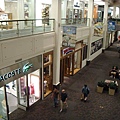 mall裡有很多商店