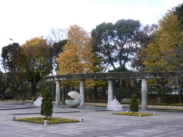 和田倉噴水公園一景