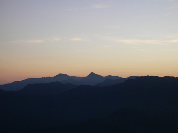 遠眺中央尖山