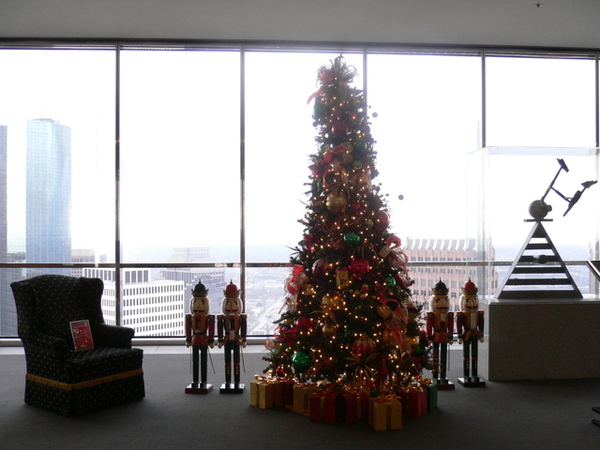 Chase Tower上的耶誕樹跟胡桃鉗小衛兵