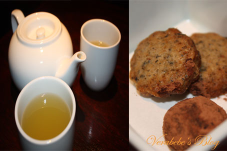 tea_and_cookies.jpg