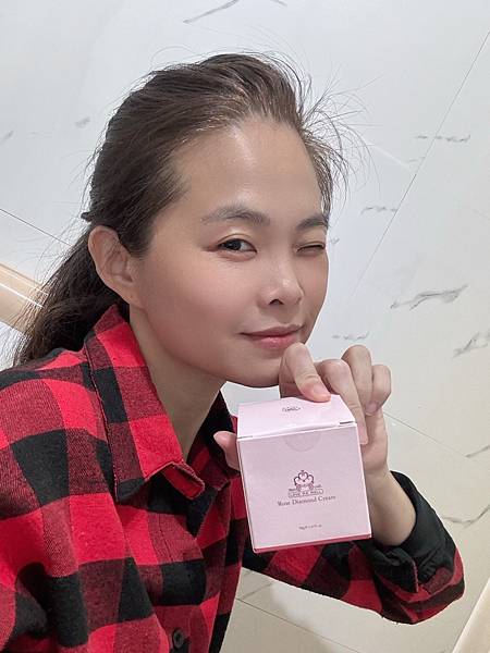 【LOVE ME MALL 愛咪模兒自帶光采素妍霜SPF37 【LOVE ME MALL 愛咪模兒自帶光采素妍霜SPF37
