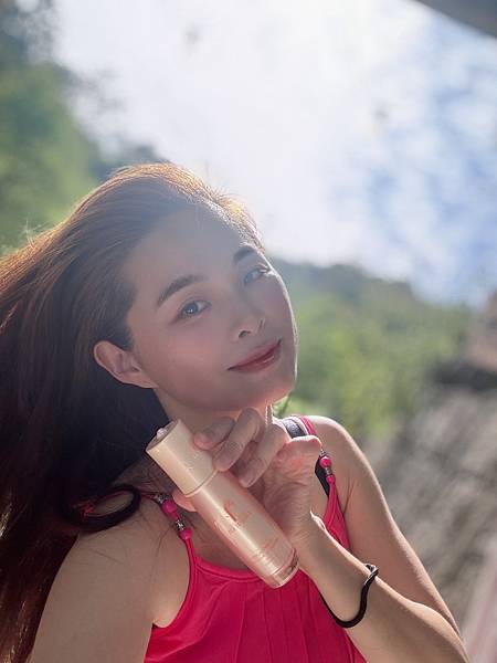 喚醒沉睡的肌膚 POETRYDANI詩丹妮 美跡鎖水精華 試用
