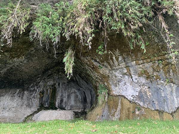 網美熱點，秒拍最美剪影「長濱 八仙洞」，欣賞海蝕風光，步道好