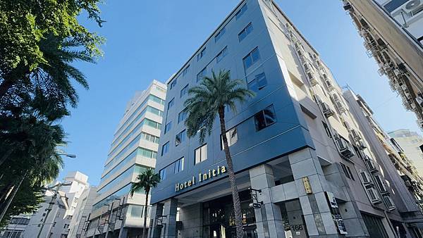 台中住宿【旅幸福 台中館】台中車站散步約5~7分鐘｜雙人房窗