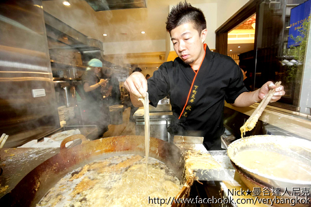 《下町天丼 秋光》品牌創辦人暨百年天丼名店五代目-谷原秋光先生，繼承百年經典技藝並改良創新，致力將道地的天丼料理帶給台灣的消費者-尼克-9.jpg