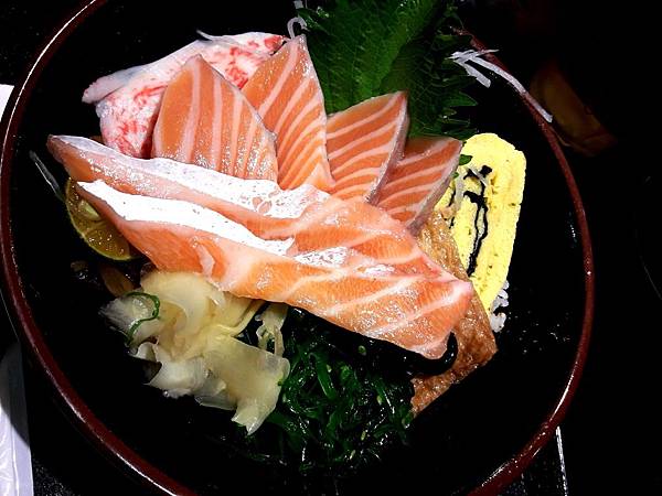 [高雄]八坂丼屋-便宜好吃生魚片丼/大遠百美食/三多商圈美食/捷運美食