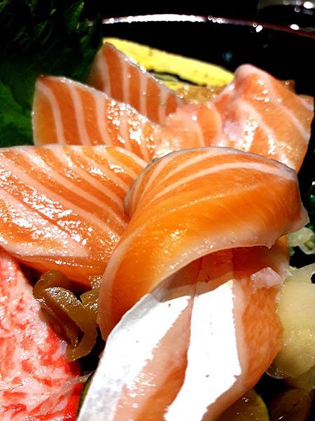 [高雄]八坂丼屋-便宜好吃生魚片丼/大遠百美食/三多商圈美食/捷運美食