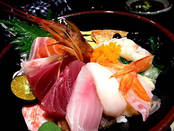 [高雄]八坂丼屋-便宜好吃生魚片丼/大遠百美食/三多商圈美食/捷運美食