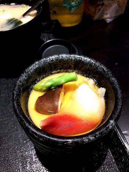 [高雄]八坂丼屋-便宜好吃生魚片丼/大遠百美食/三多商圈美食/捷運美食