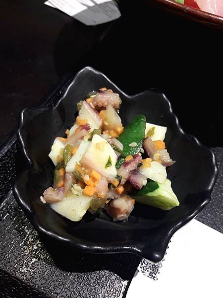 [高雄]八坂丼屋-便宜好吃生魚片丼/大遠百美食/三多商圈美食/捷運美食