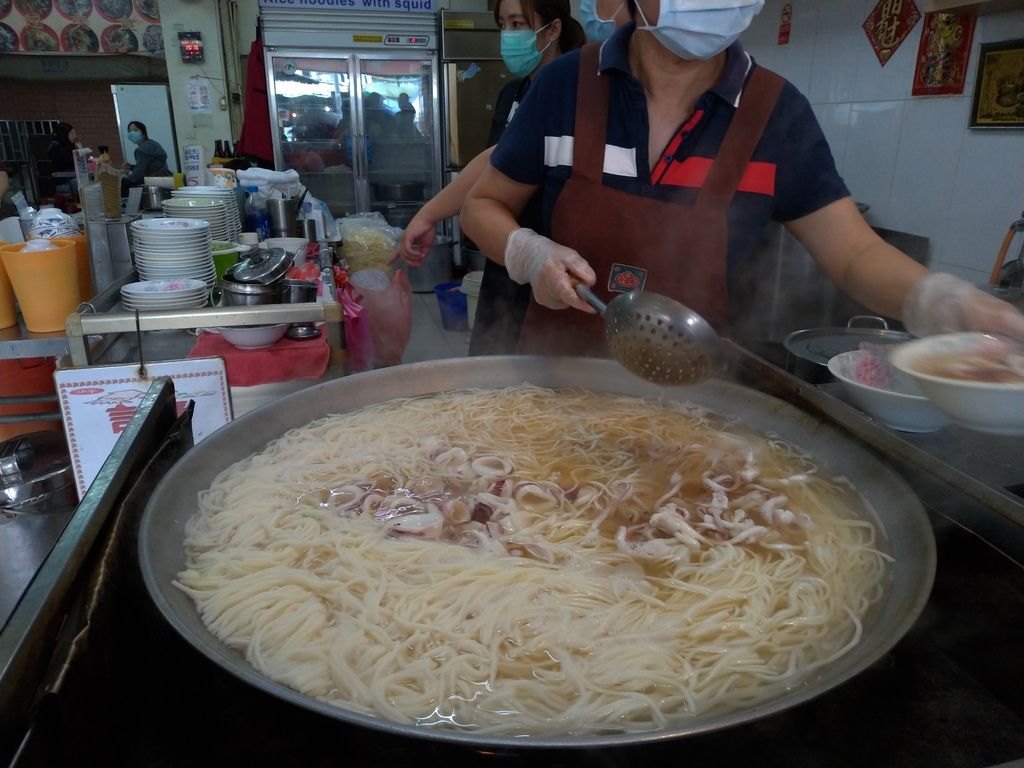 [食記] 台南 邱家小卷米粉-假日排爆50年在地美味