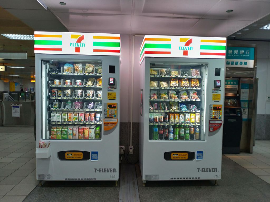 [玩樂] 7-11 x 高雄捷運 鮮食智慧販賣機