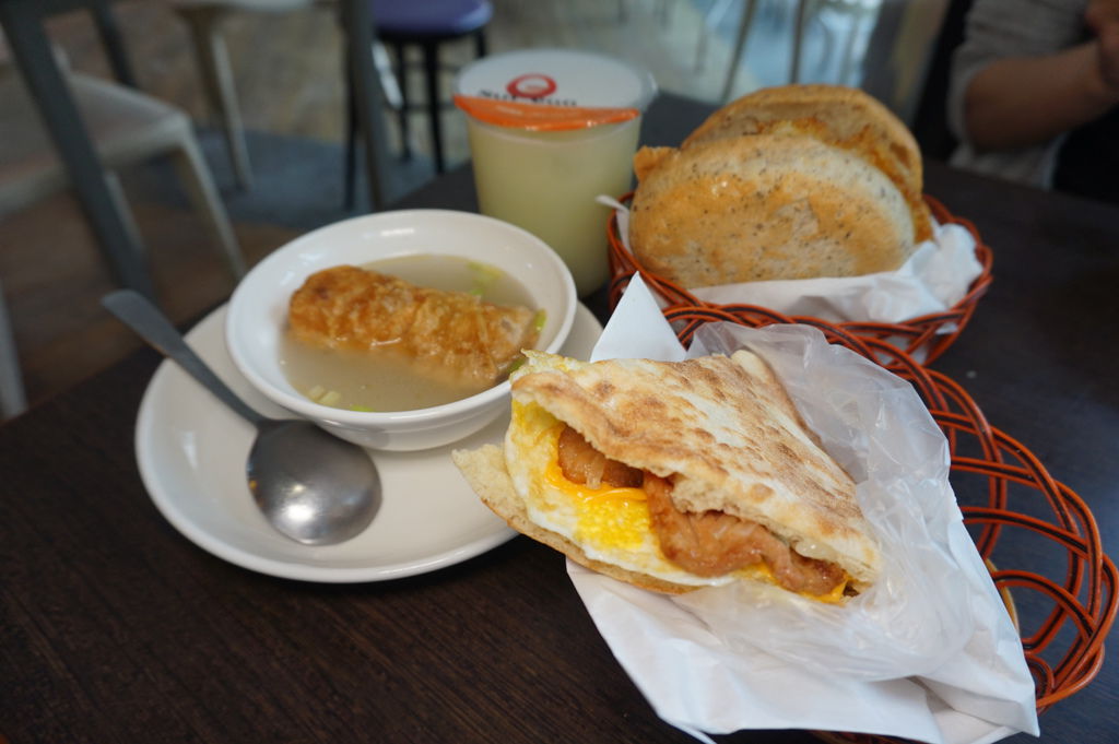 [食記] 太陽蛋廚房-早餐店吃得到麻油雞?