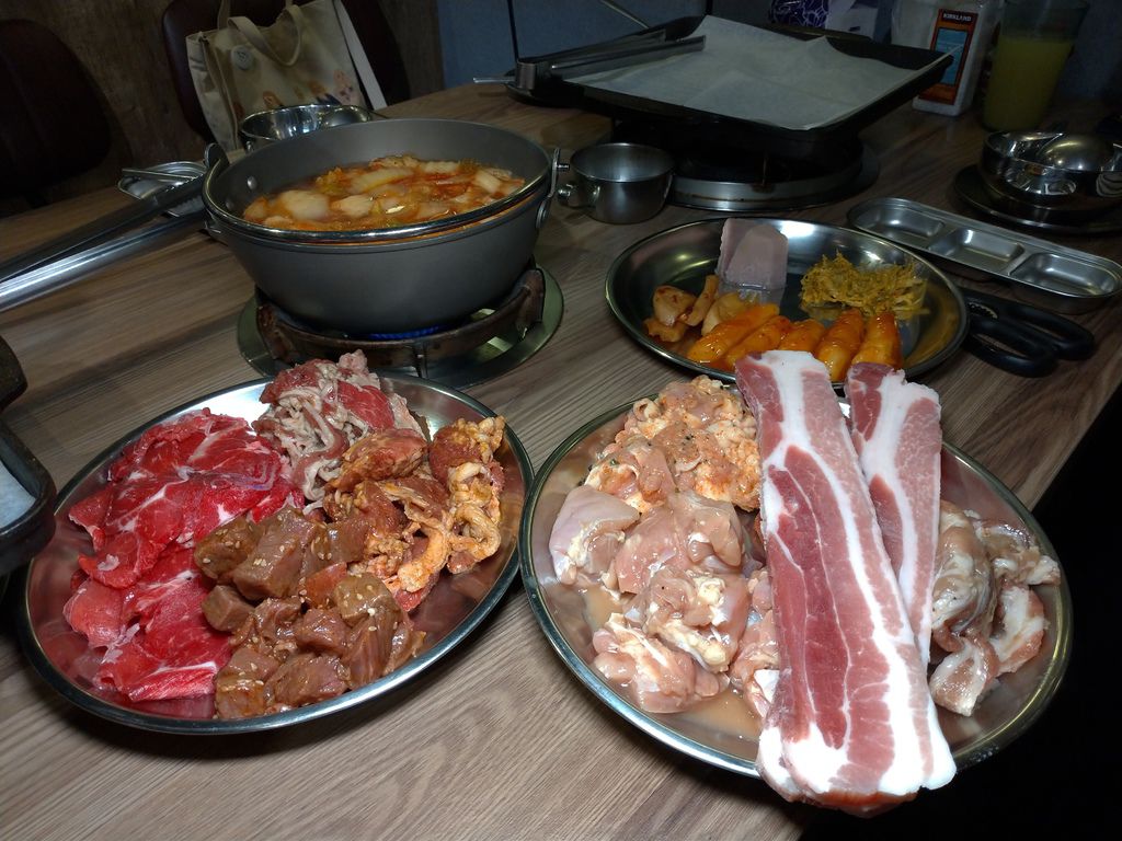 [食記] 高雄 八道晟- 299韓式火烤吃到飽又一發