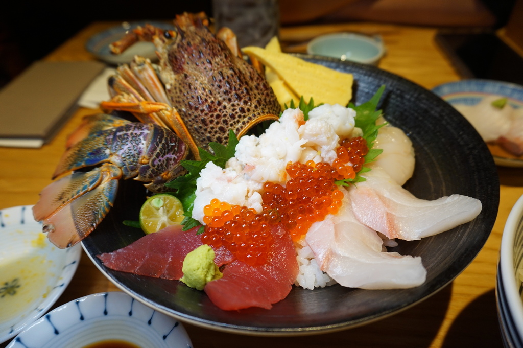 [食記] 台北 日本橋海鮮丼 辻半-超吸睛龍蝦丼