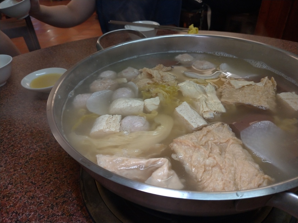 [食記] 頤和酸菜白肉鍋吃到飽-必試韭黃沾醬