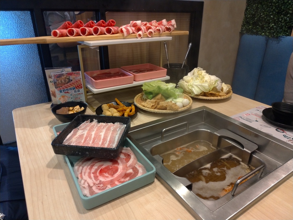 [食記] 星野肉肉鍋Plus-便利升降火鍋吃到飽