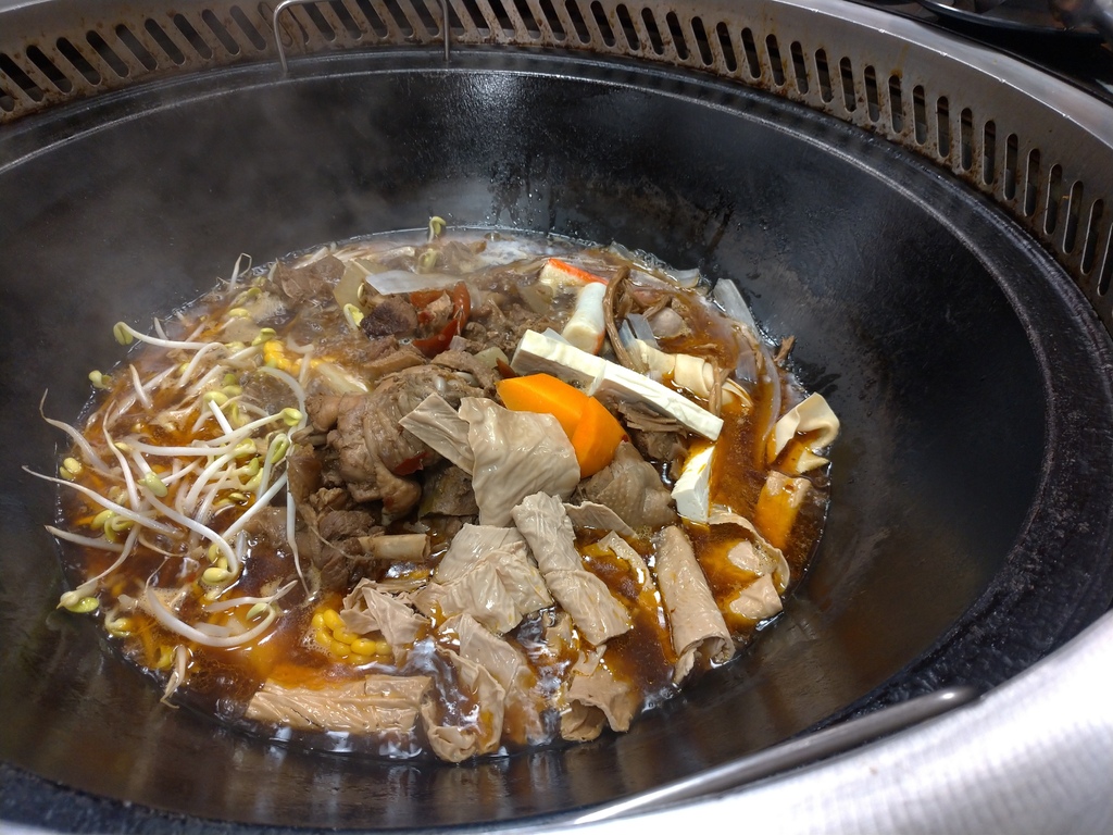 [食記] 小媳婦- 全台唯一東北老闆開的鐵鍋燉