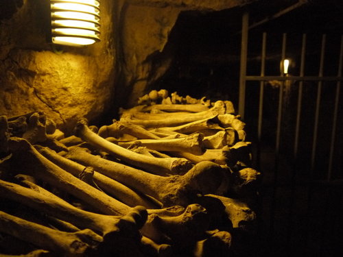  Les Catacombes de Paris