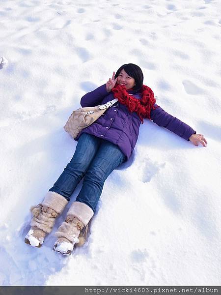 躺在雪地原來是這樣