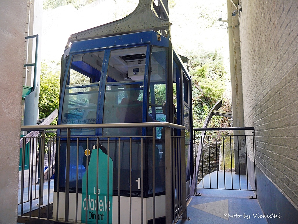 /tmp/phprFsnDp /tmp/phprFsnDp