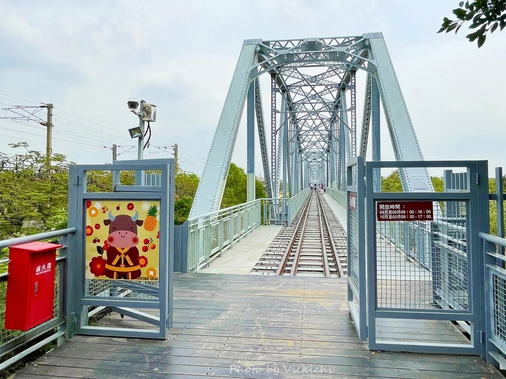 /tmp/phpT1TWtr /tmp/phpT1TWtr